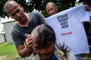 Read more about the article Aksi Cukur Gundul Warga Desa Kohod: Sebagai Bentuk Solidaritas dan Penyampaian Pesan